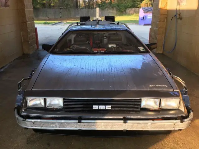 delorean time machine (dmc-12, back to the future, bttf)