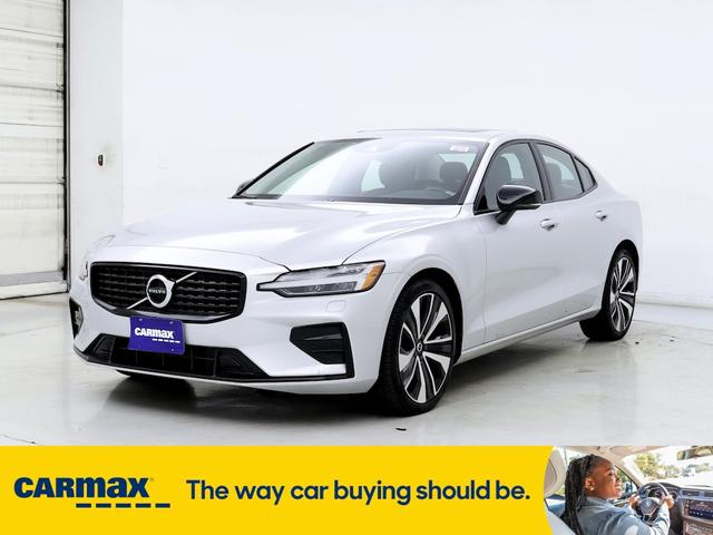 2022 volvo s60 b5 momentum