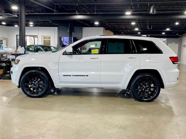 2022 jeep grand cherokee laredo