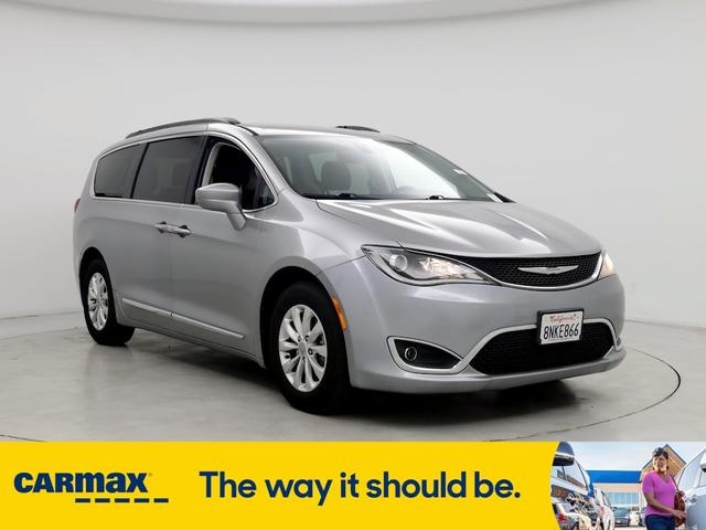 2017 chrysler pacifica touring l