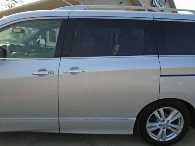 2011 nissan quest le
