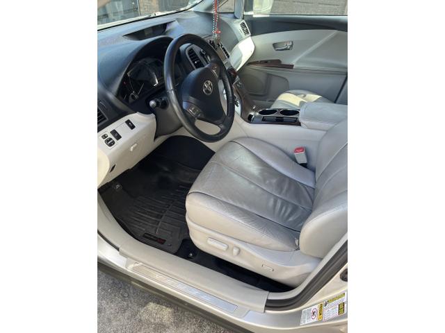 2010 toyota venza base