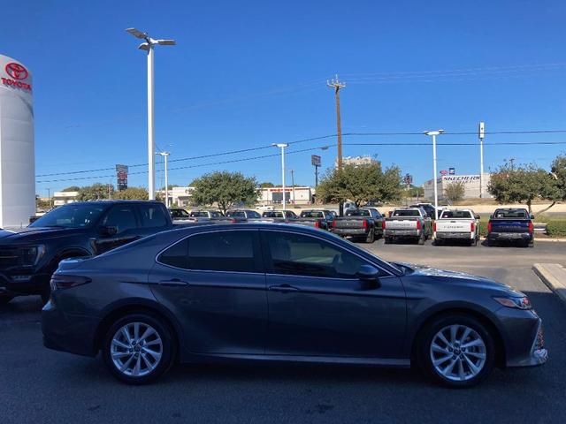 2024 toyota camry le
