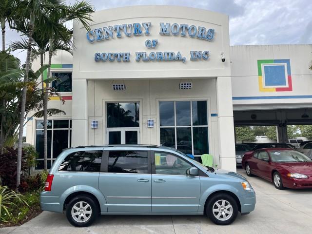2010 chrysler town & country touring