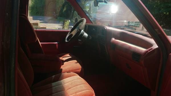 1989 bronco xlt 4x4 v6 179000 miles red and white auomatic