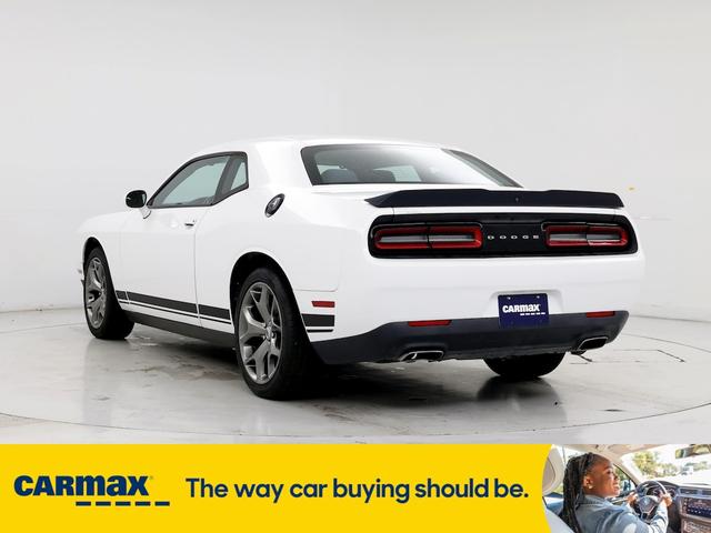 2017 dodge challenger sxt