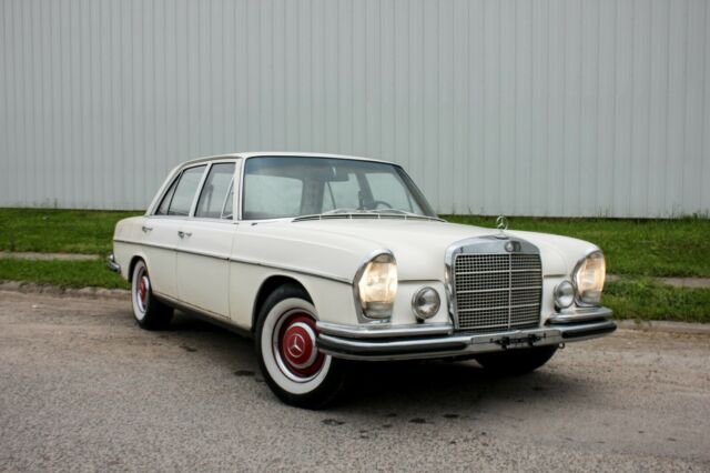 1966 mercedes-benz 250s (4-speed manual)