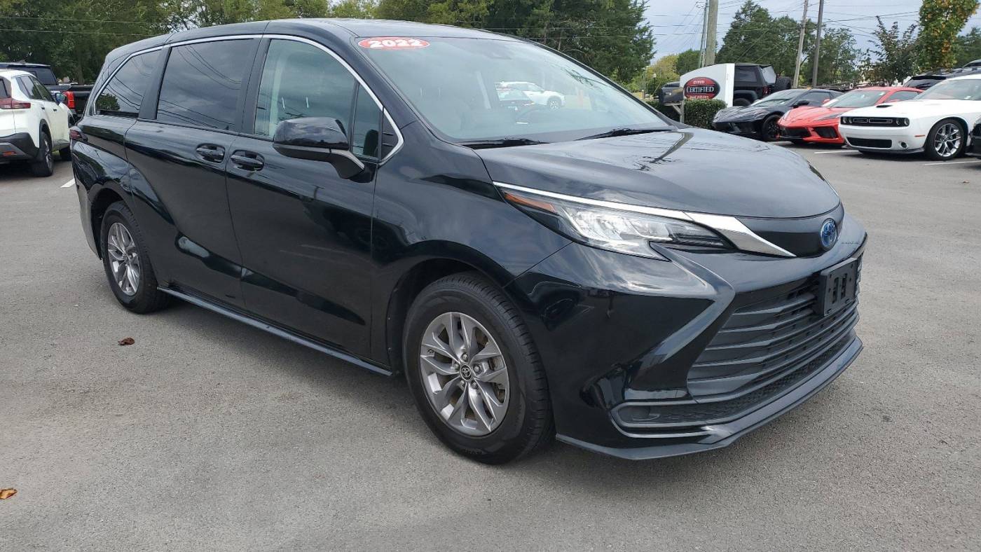 2022 toyota sienna le 8-passenger