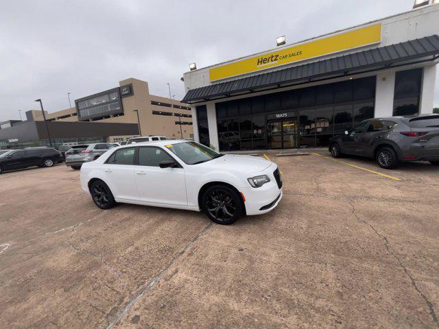 2022 chrysler 300 touring