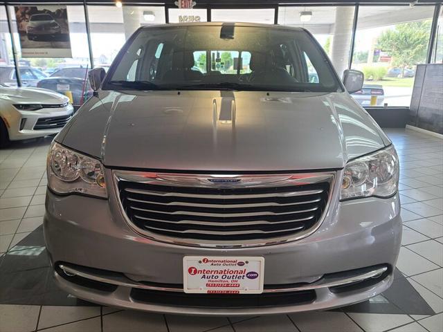 2016 chrysler town & country touring
