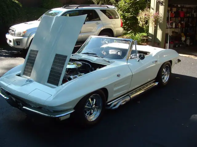 1963 corvettee convertible (restored)