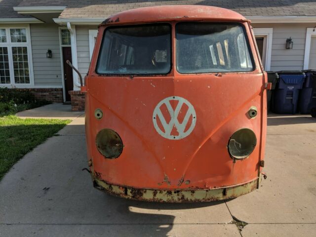 1960 2nd owner vw split window bus. clear title, no reserve!!!
