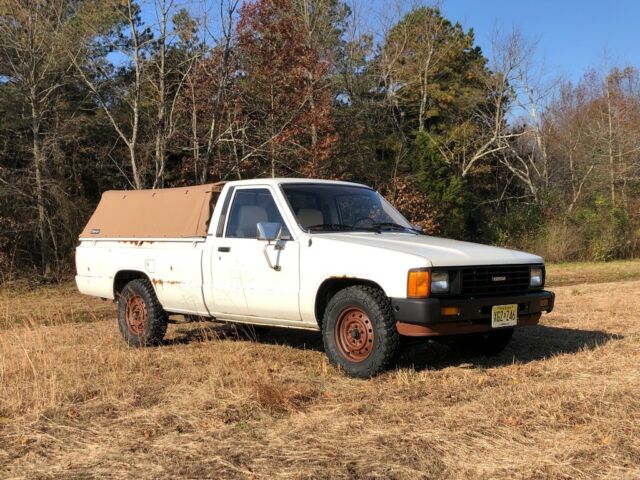sweet 1984 toyota pickup 22r longbed very clean / reliable