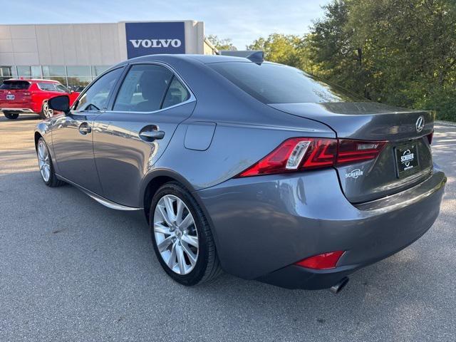 2016 lexus is 200t base