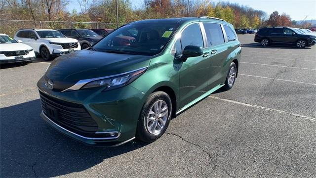 2024 toyota sienna xle