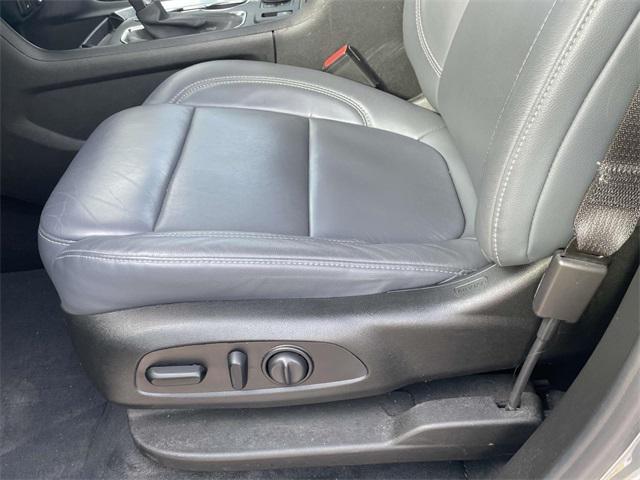 2021 chevrolet traverse lt leather