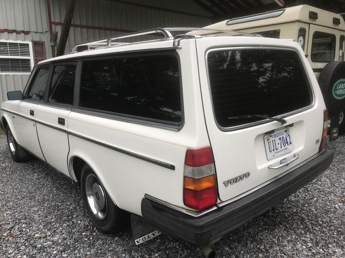 1982 volvo 245 wagon white rwd automatic dl