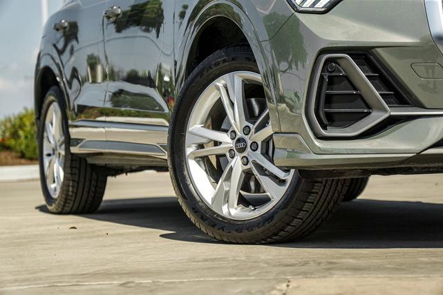 2024 audi q3 s line premium
