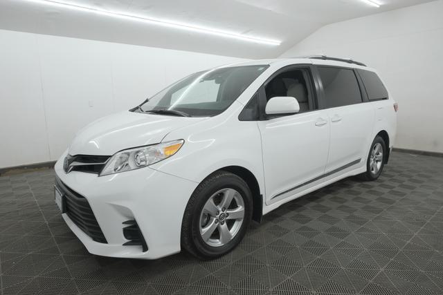 2018 toyota sienna le