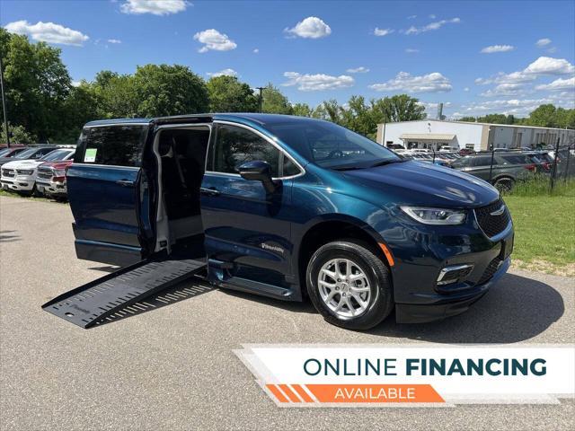 2023 chrysler pacifica touring l