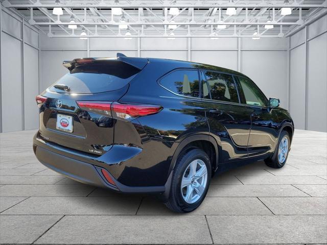 2022 toyota highlander le