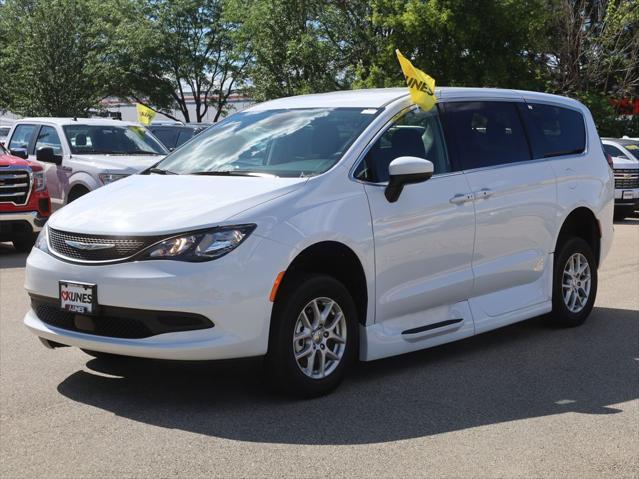 2023 chrysler voyager lx