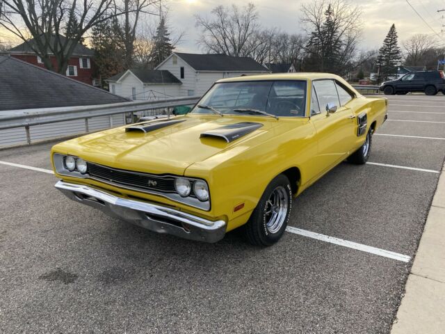 1969 dodge super bee yellow rwd automatic