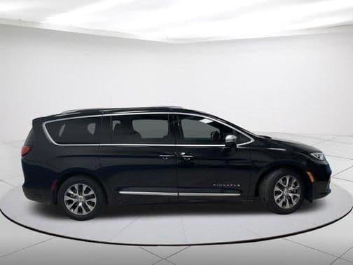 2022 chrysler pacifica hybrid pinnacle in stoughton, wisconsin