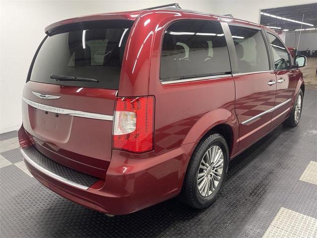 2013 chrysler town & country touring-l