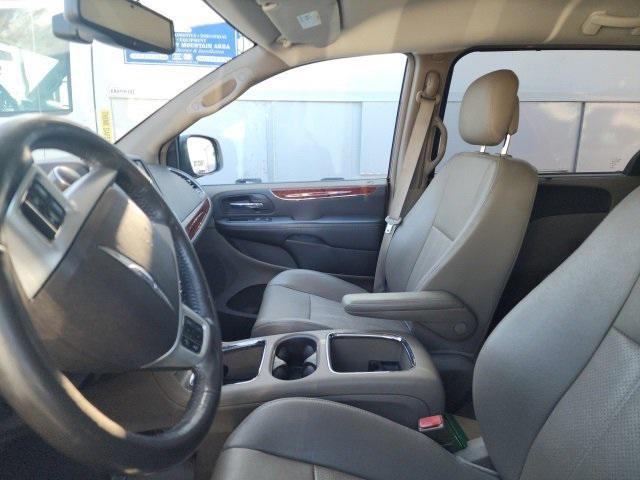 2014 chrysler town & country touring-l