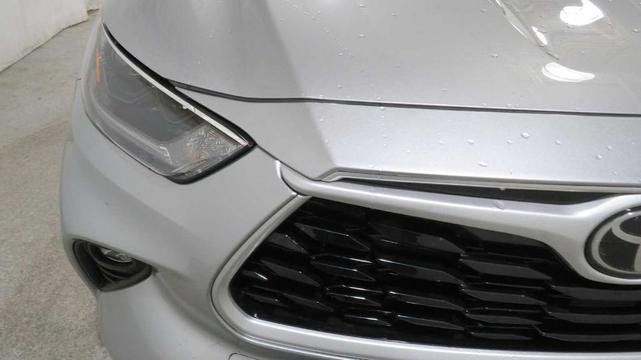 2021 toyota highlander le