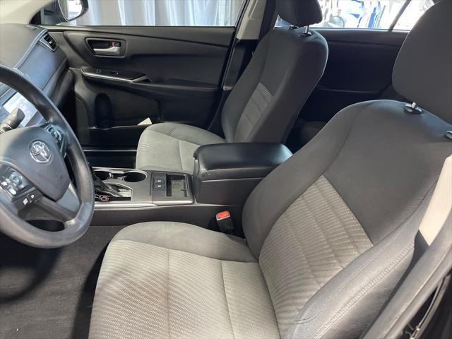 2017 toyota camry hybrid le