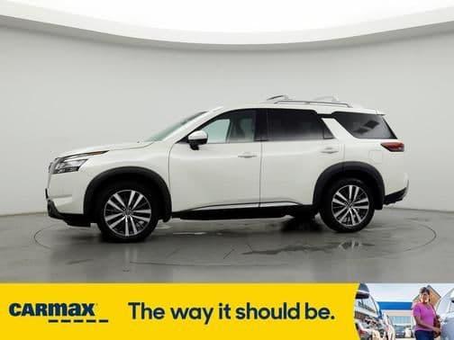 2022 nissan pathfinder platinum in jacksonville, north carolina