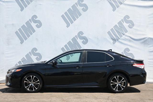 2020 toyota camry se