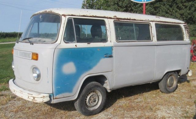 volkswagon khombi bus