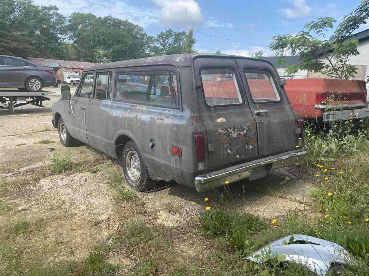 1971 gmc suburban black rwd automatic 3 door