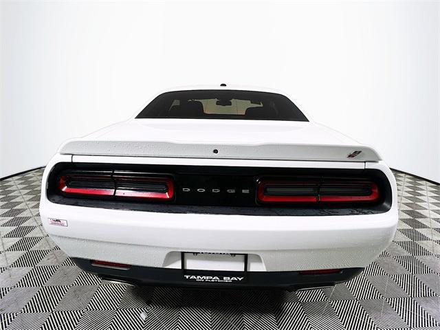2021 dodge challenger sxt
