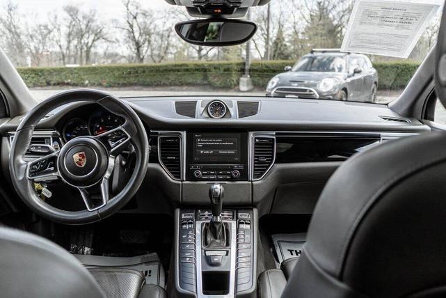 2017 porsche macan base