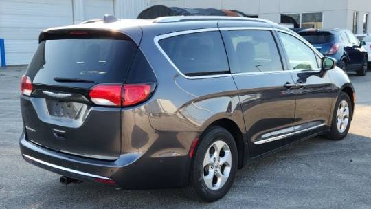 2017 chrysler pacifica touring-l plus