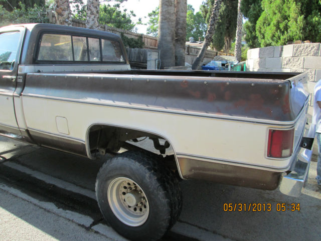 4 wheel drive, 400 cid engine, th 350 transmission,sound truck,refer to pics