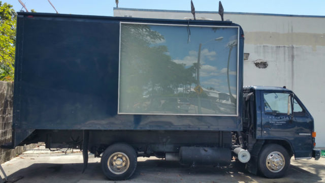 91 isuzu cube navyblue mobile video display truck