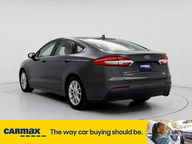 2019 ford fusion se