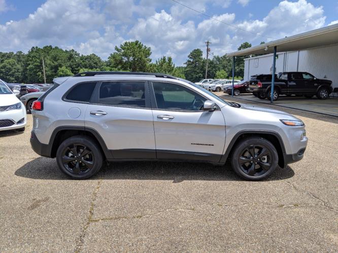 used 2018 jeep cherokee fwd latitude collins, ms 39428 for sale in collins, mississippi
