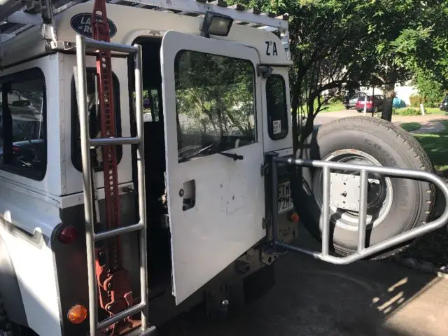 1989 land rover defender v8 with rooftop tent