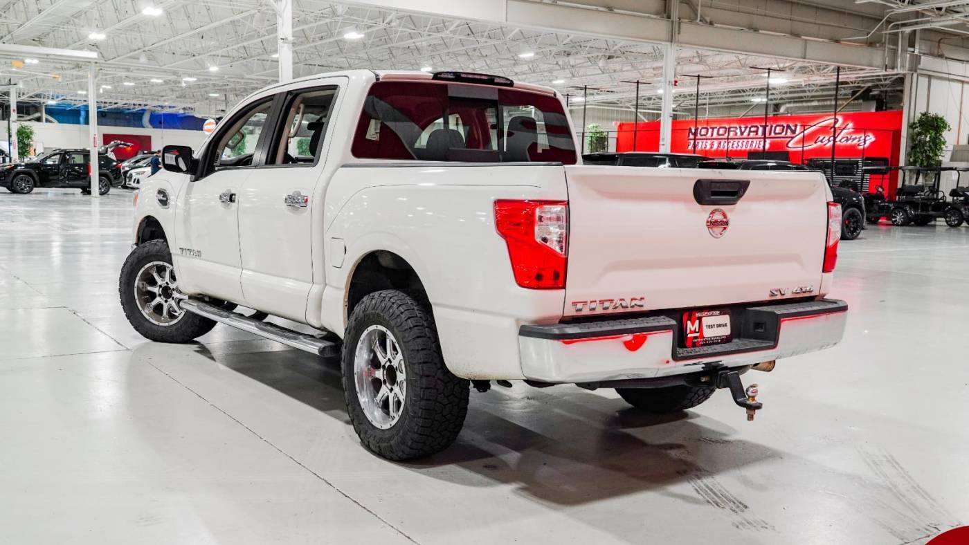 2017 nissan titan sv
