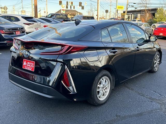 2022 toyota prius prime le