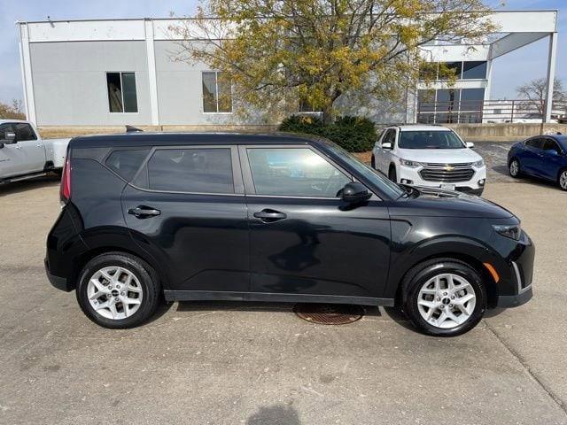 2023 kia soul lx