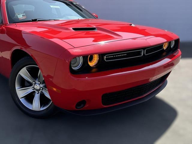2016 dodge challenger sxt