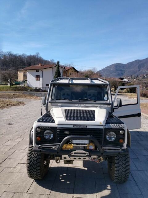 land rover defender 110 tdi 25k original miles