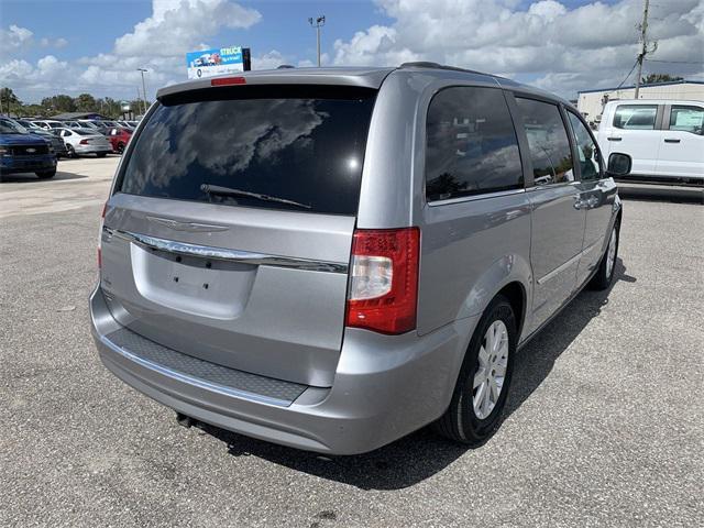 2013 chrysler town & country touring